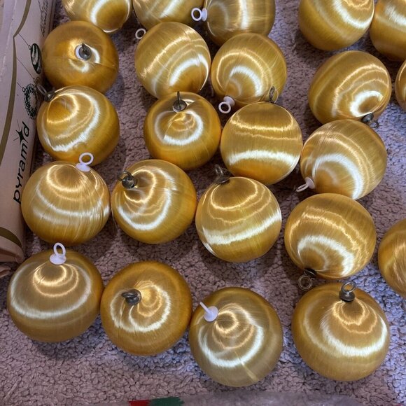 Vintage Pyramid Satin Sheen Christmas Ornaments Balls Gold Small Large Lot of 30 - Picture 5 of 11